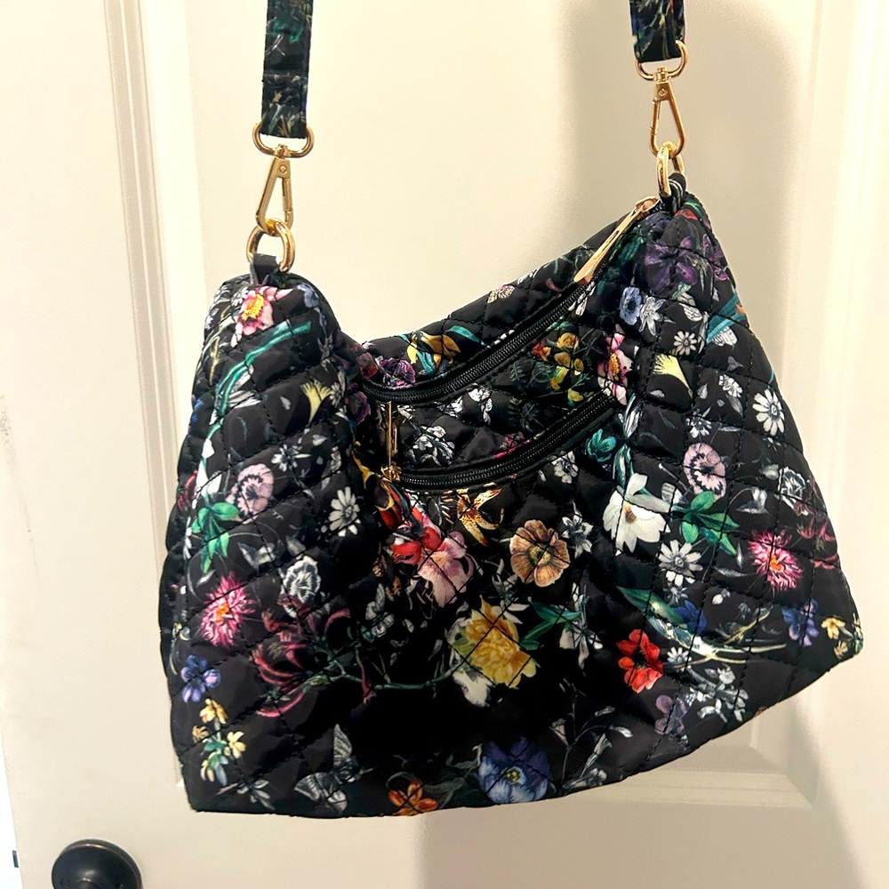 Brand newe purse never used 6x10